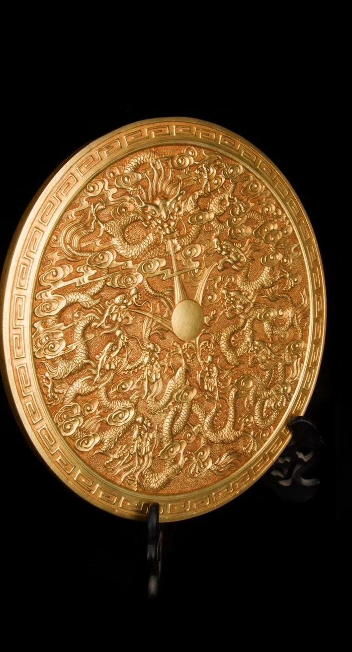 明代精铸铜胎鎏金九龙戏珠铜镜