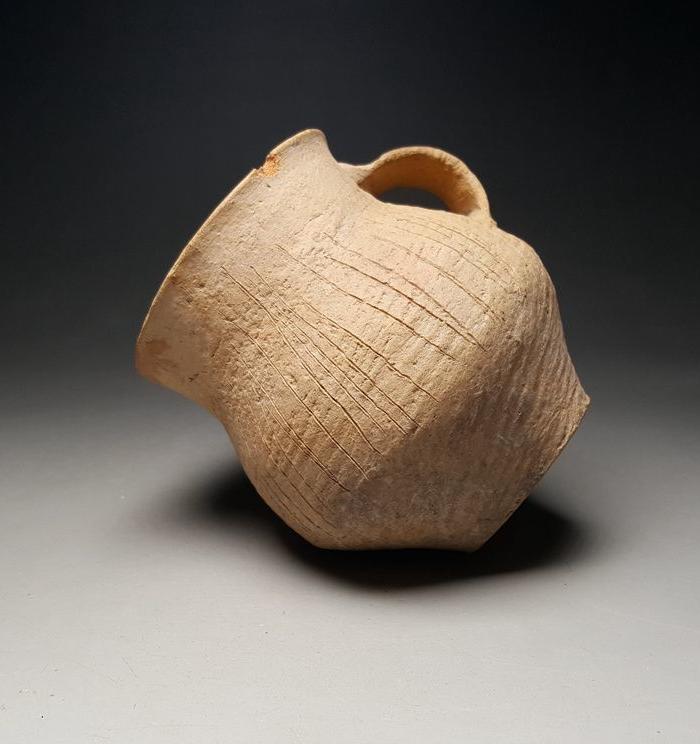 齐家文化单耳陶杯