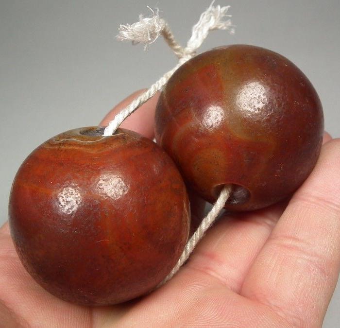 老南红缠丝玛瑙大圆珠一对第二组_华夏古玩城_华夏收藏网