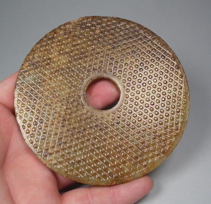 和田青玉带红沁双面工乳钉纹中形玉璧