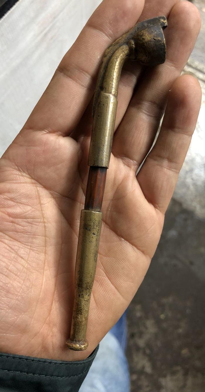 古代女人吸烟烟杆小巧可爱