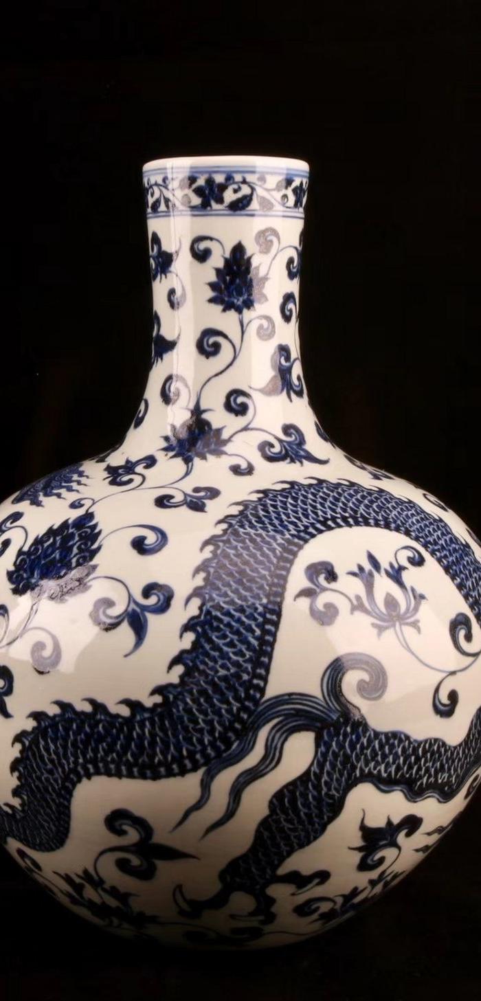 宣德描银龙纹天球瓶,高48cm最大直径30cm底15cm