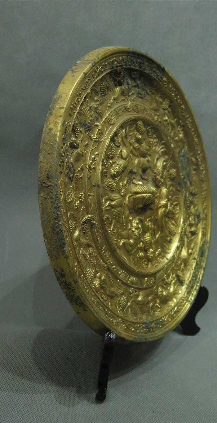 鎏金海兽铜镜