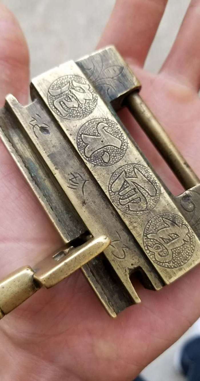 清代精致铜锁一把