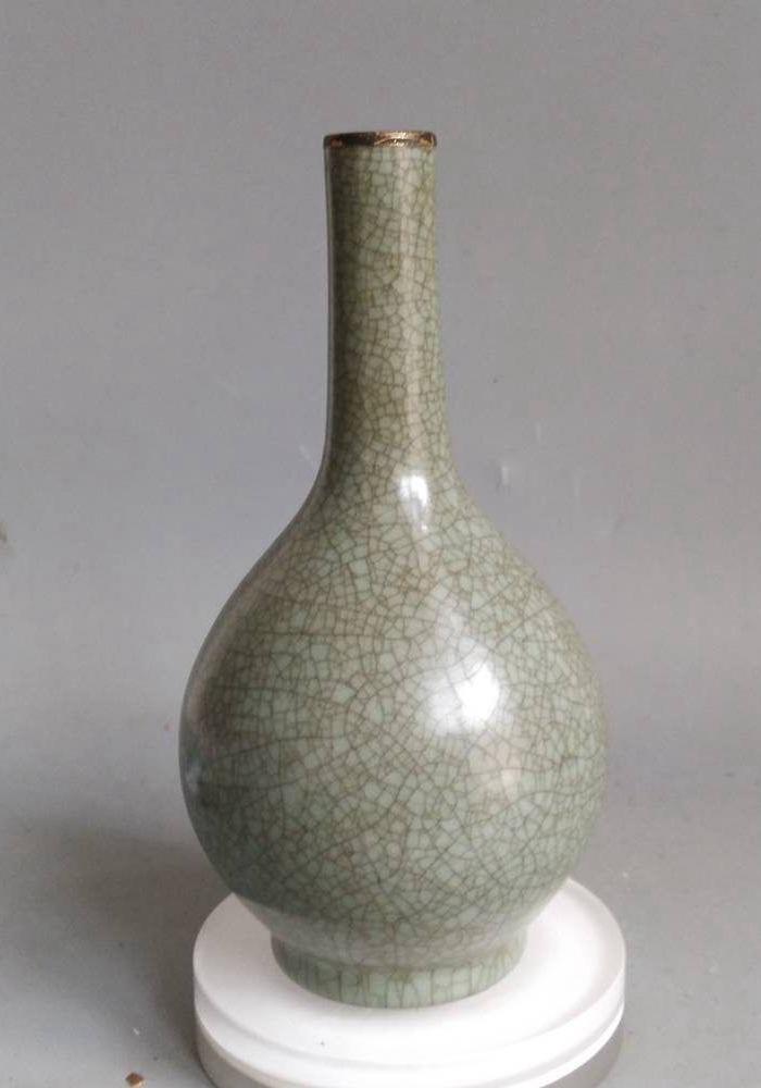 少见的宋汝窑刻字瓷天球瓶