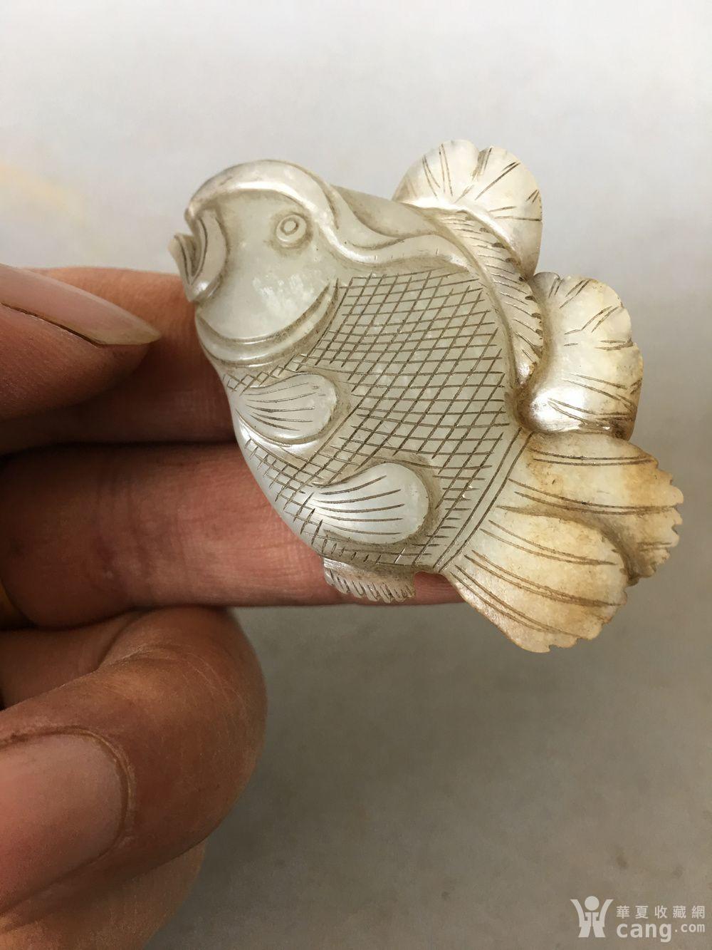 明代和田玉鱼挂件,带黄皮,玉质温润细腻,雕工一流