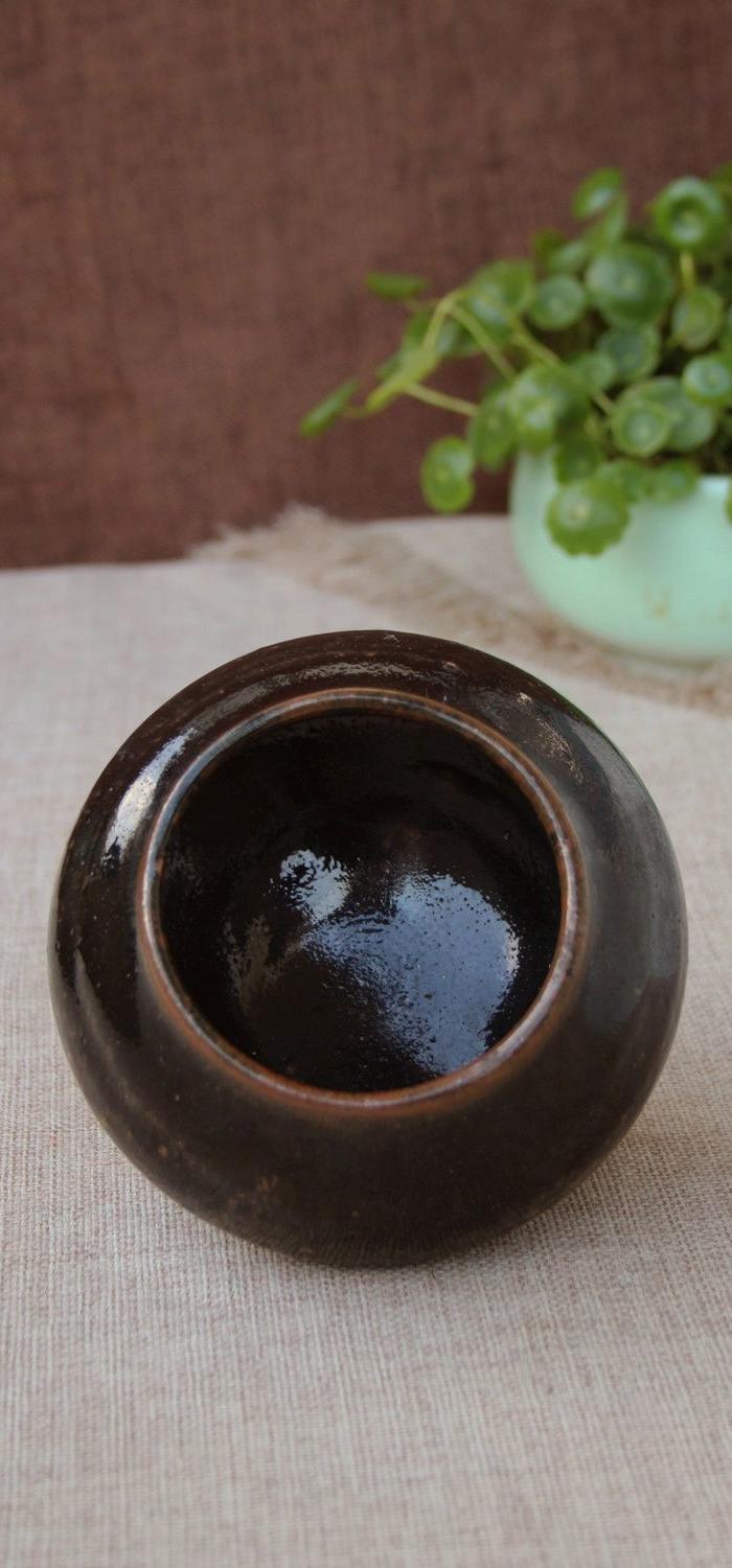 宋建窑系酱黑釉鸡心罐
