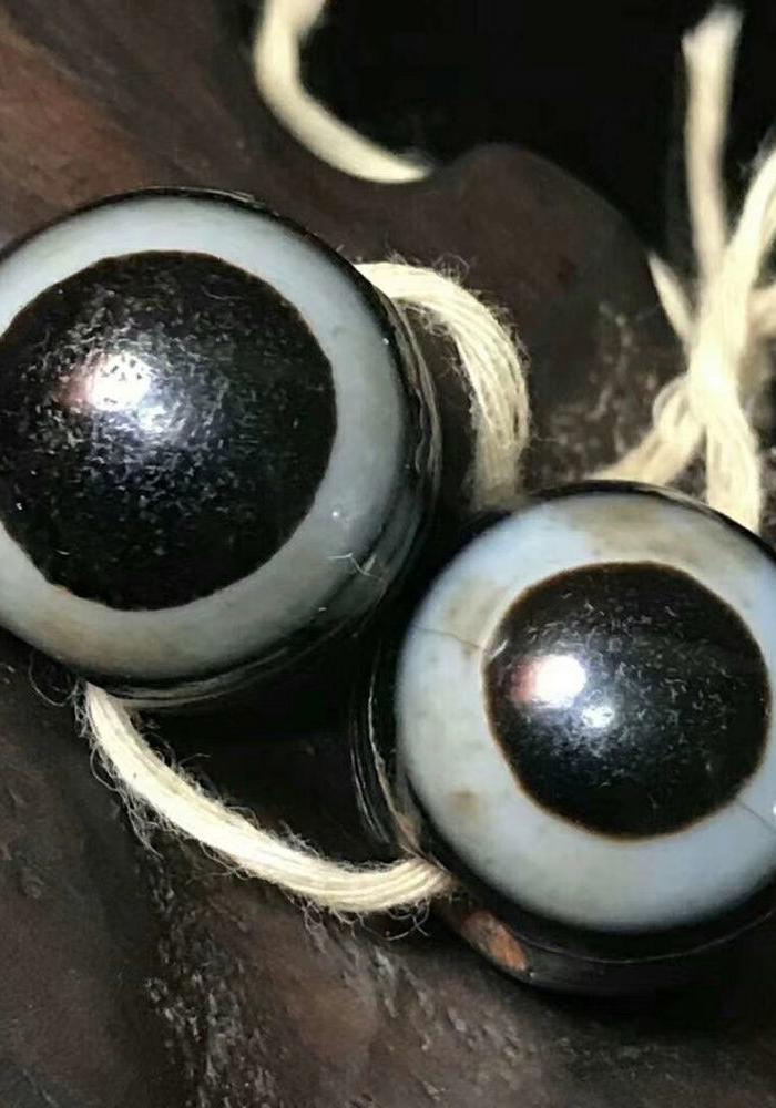 乡下收天眼石一对