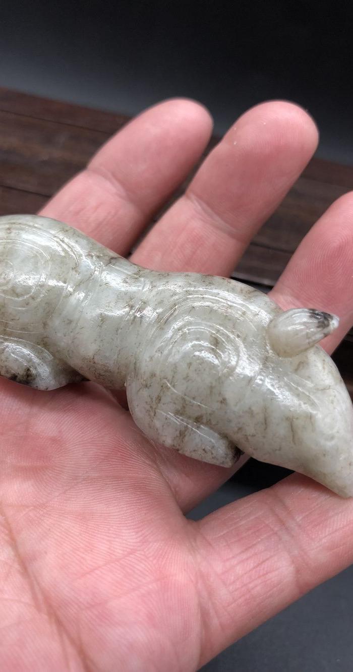                   描述:西周玉鼠