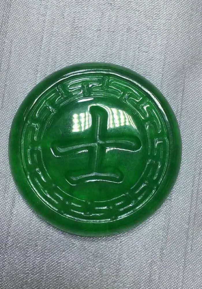 一套老翡翠象棋