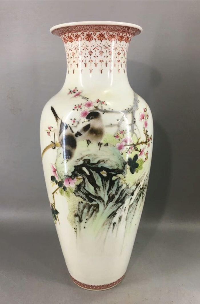 粉彩花鸟赏瓶