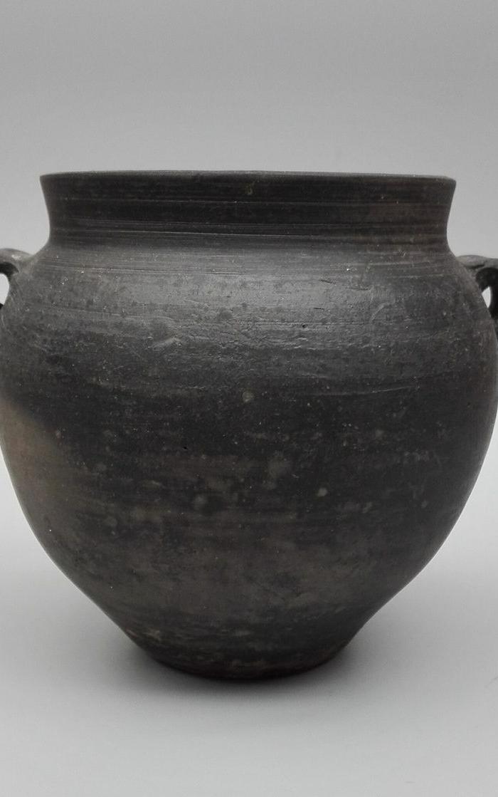 战汉双系黑陶罐
