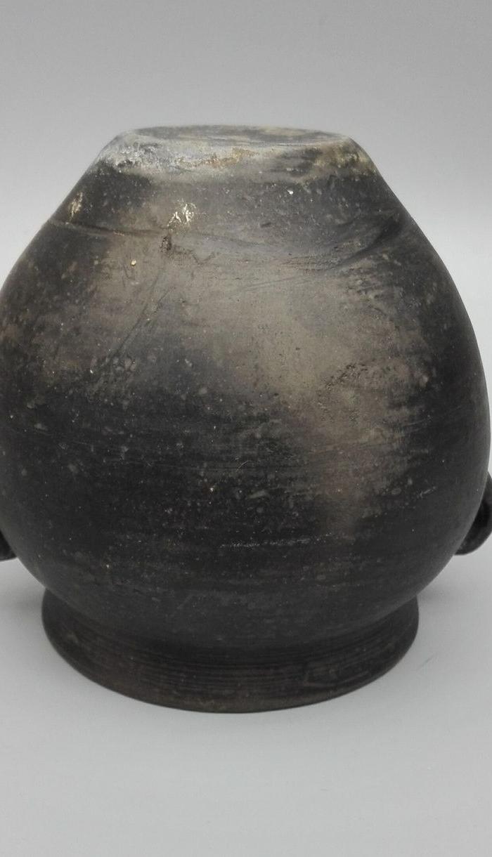 战汉双系黑陶罐