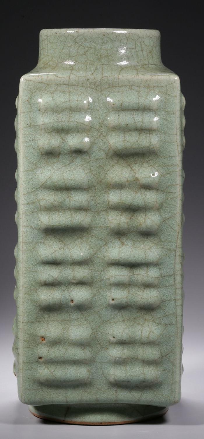 明或明以前.丰润青釉开片自然四方琮式瓶 附锦盒