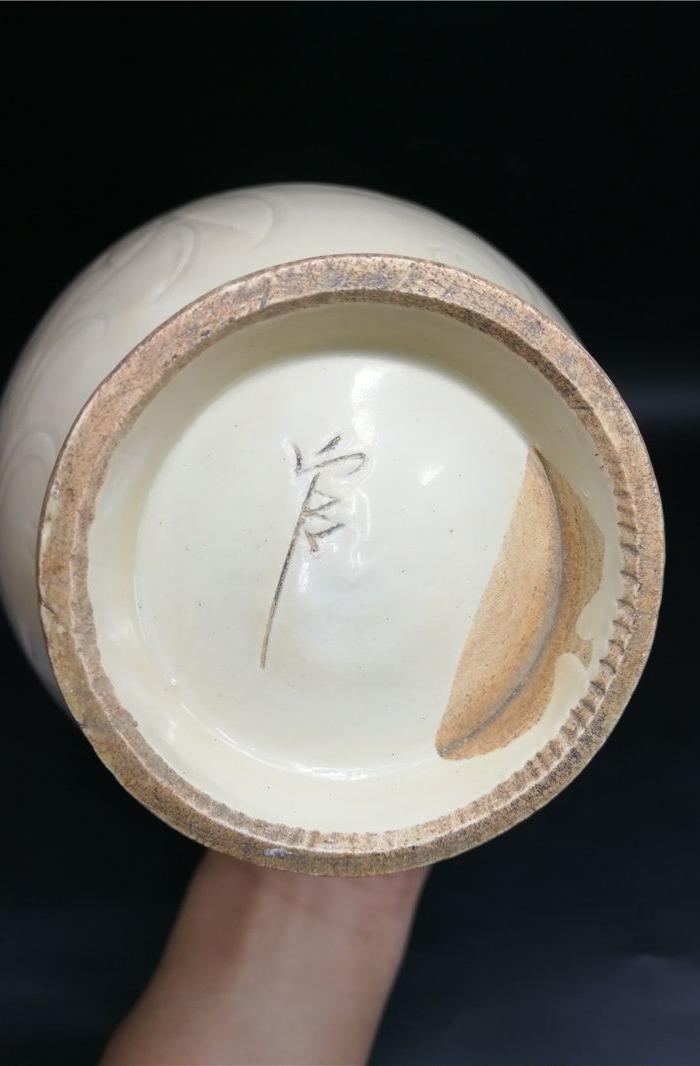 定窑象耳盘口瓶