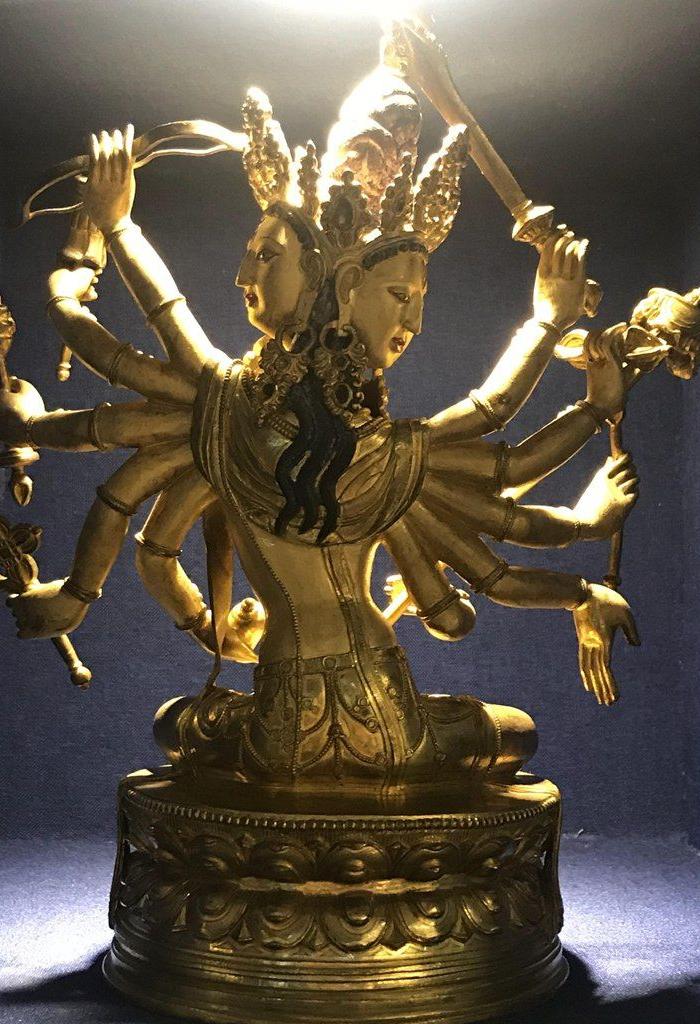 鎏金三面多臂藏传佛像