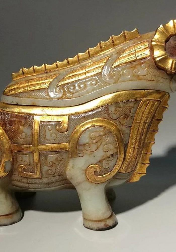 和田玉鎏金羊盖盒一对