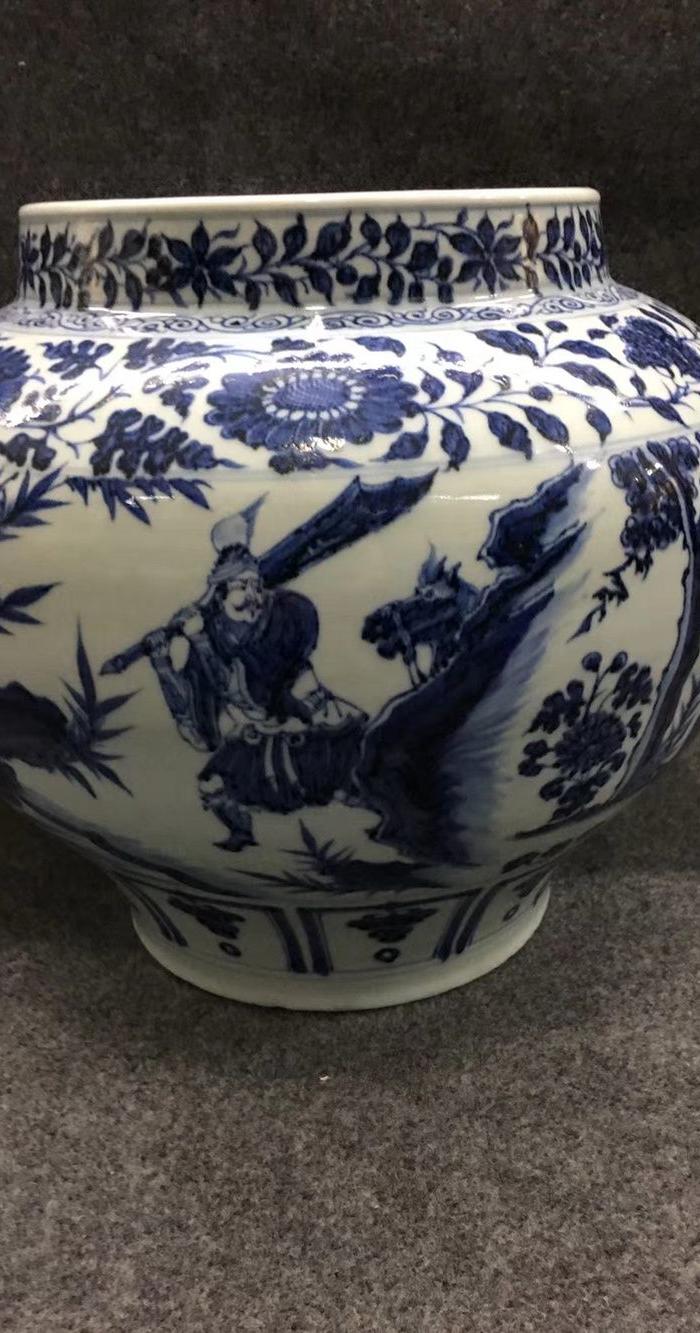 元青花三顾茅庐罐 高29厘米宽35厘米