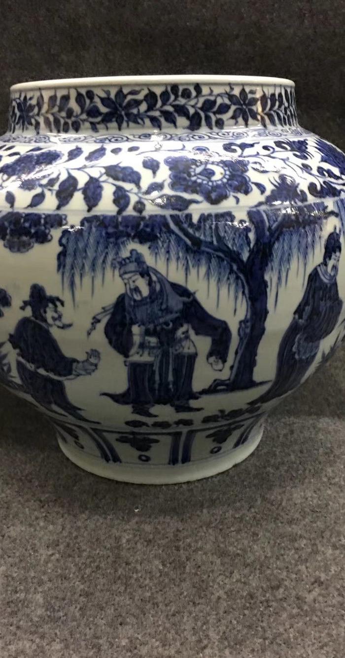 元青花三顾茅庐罐 高29厘米宽35厘米