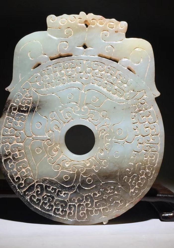 老和田玉战汉双龙玉壁摆件