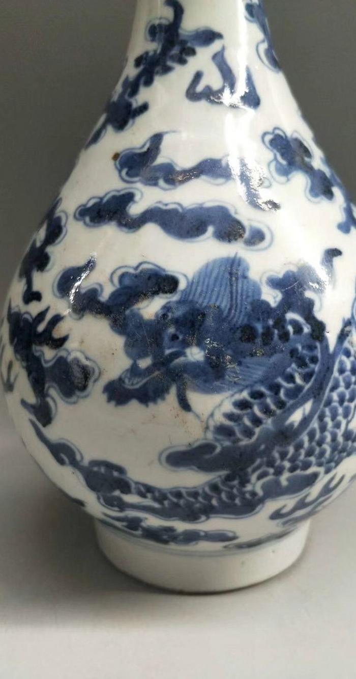 康熙款,青花龙纹胆瓶.