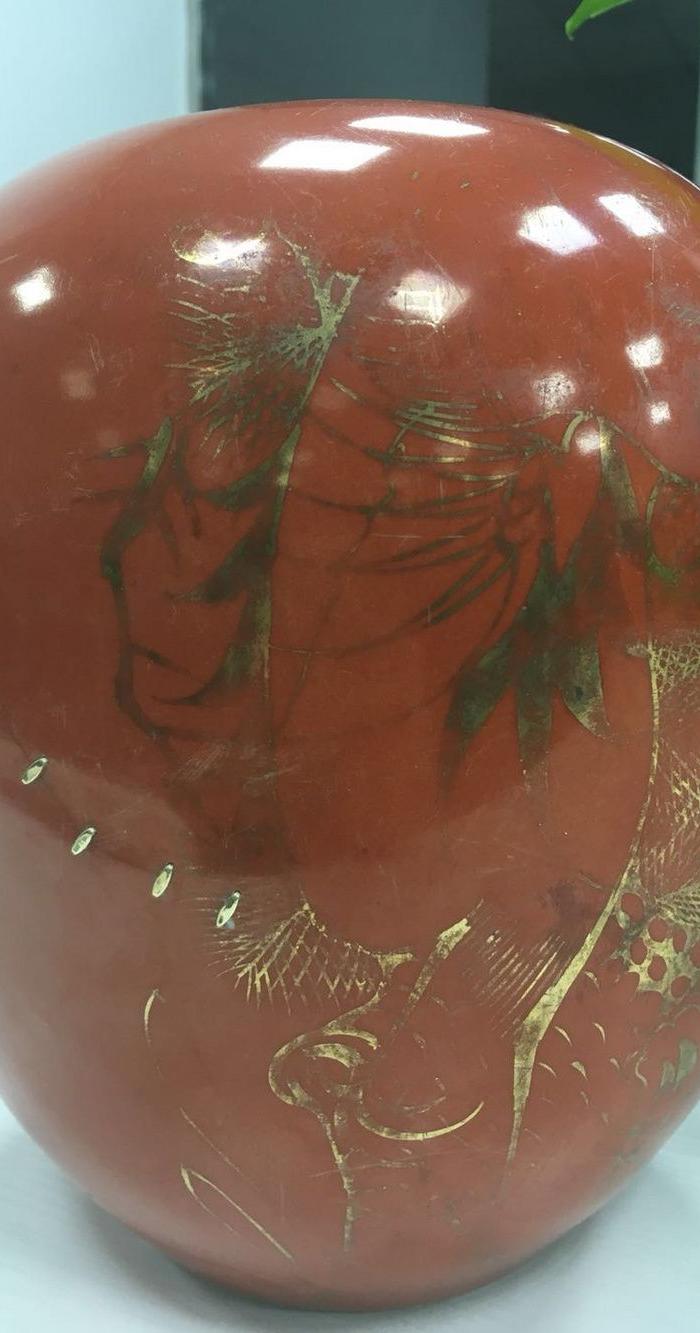 年代:民国 艺术类别:粉彩 表现形式:罐 品相:有瑕疵 内容:植物花卉