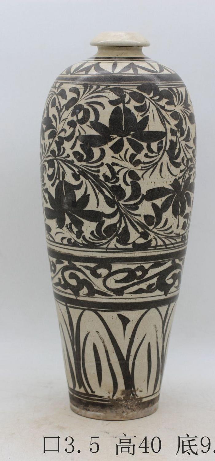 宋扒村窑白底黑花花草纹梅瓶