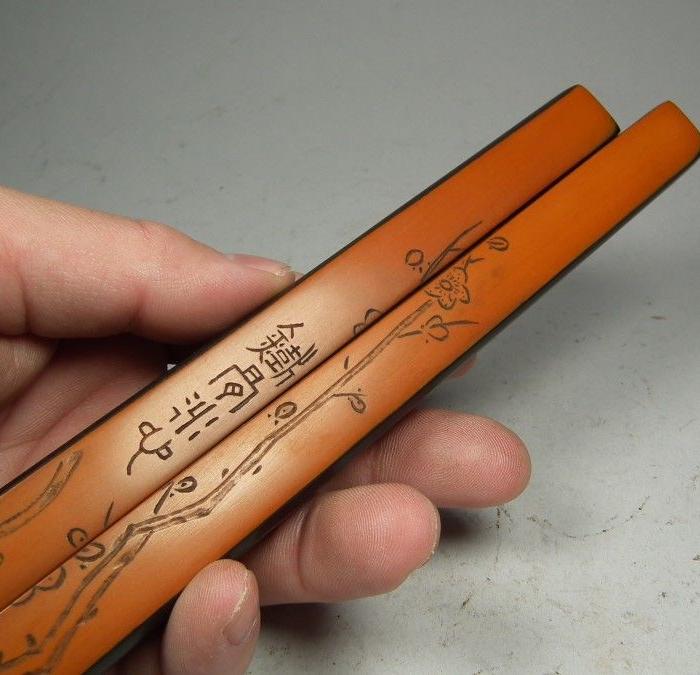 老酸枝红木镶嵌竹黄刻梅花玟文房镇纸一对