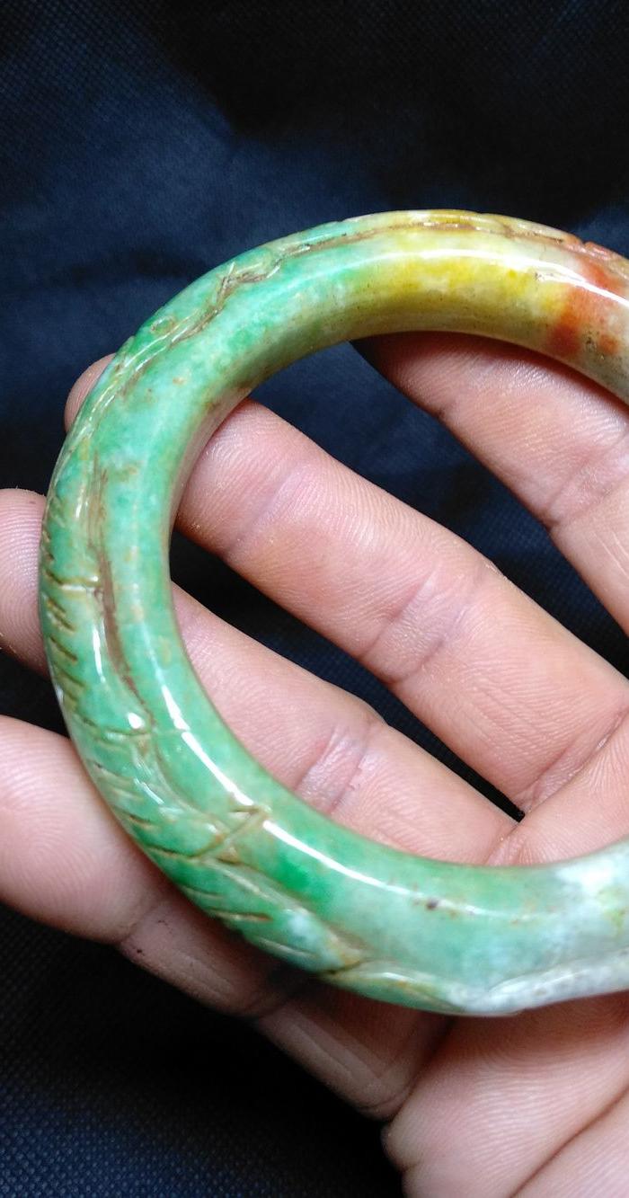 龙凤纹翡翠圆条手镯