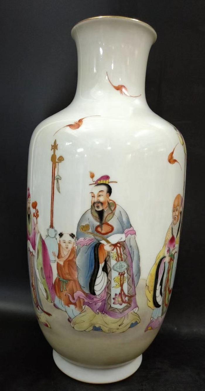 乾隆粉彩人物图瓶