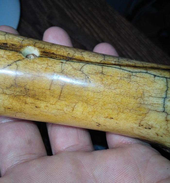           描述:老骨头件包浆玉化