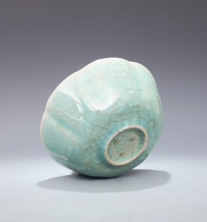 汝窑 蝉翼纹瓜棱棱口茶碗