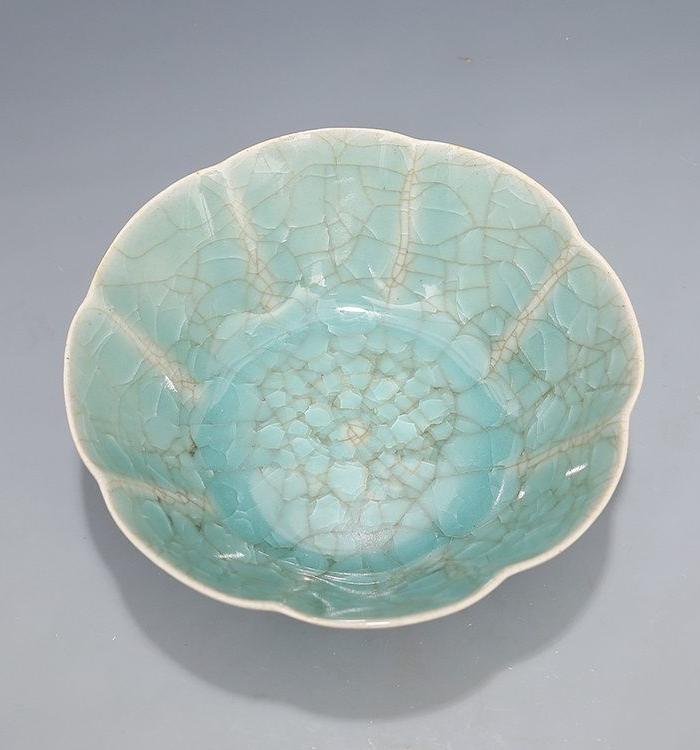 汝窑 蝉翼纹瓜棱棱口茶碗
