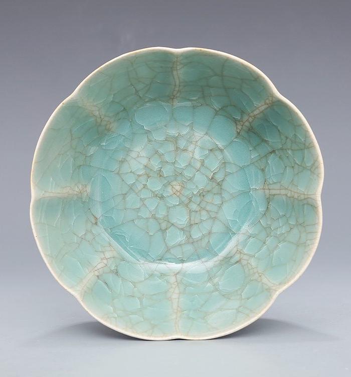 汝窑 蝉翼纹瓜棱棱口茶碗