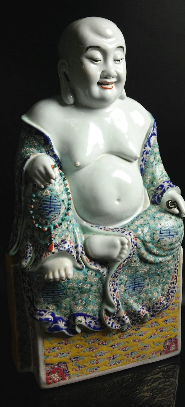 清代 福建会馆款印制作的粉彩瓷雕塑坐像弥勒佛摆件