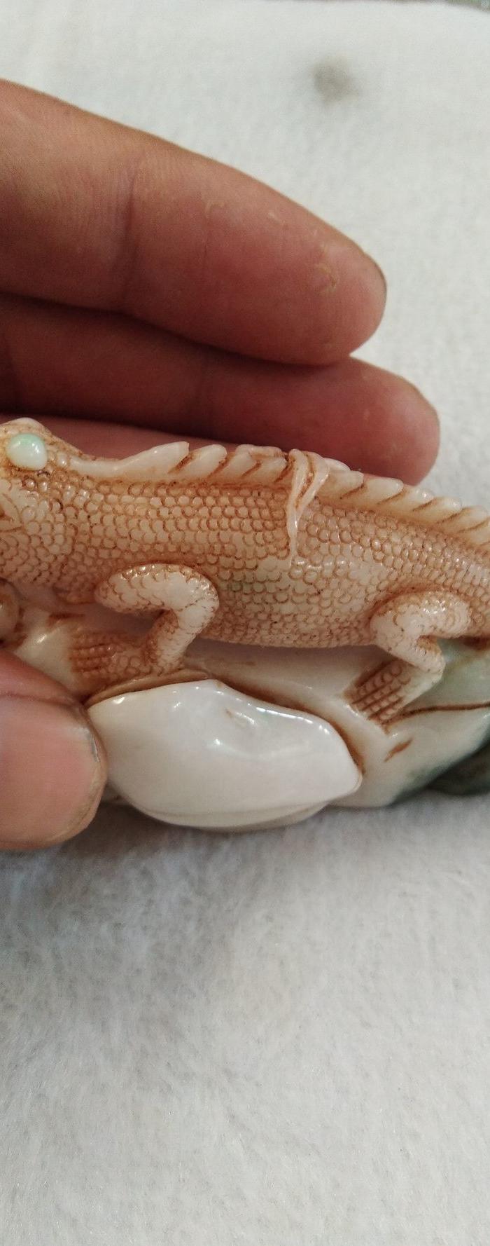 天然翡翠《蜥蜴》把件