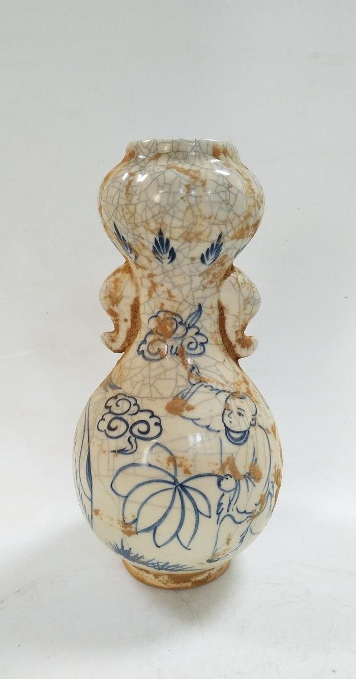 唐青花象鼻蒜头瓶