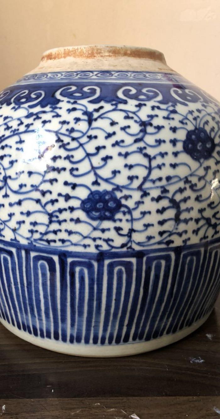 清代 嘉庆缠枝莲青花大罐