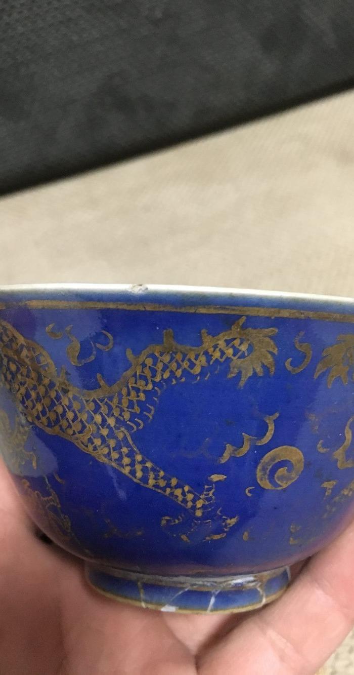 乾隆祭蓝描金龙纹碗