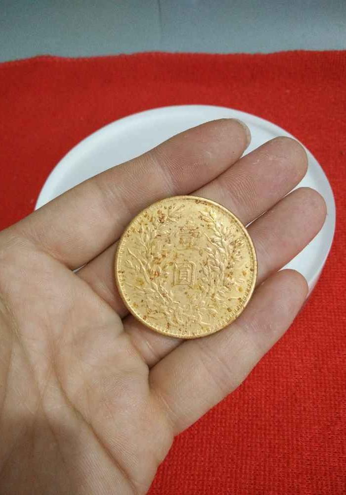 少见的大头10年老金币