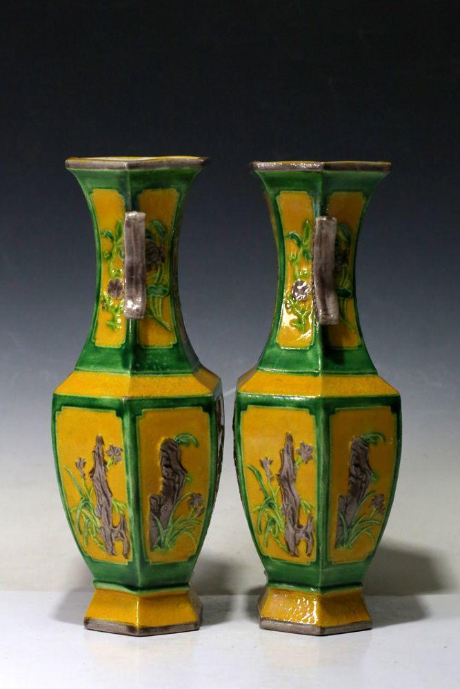 晚清民国 素三彩花卉纹瓶一对