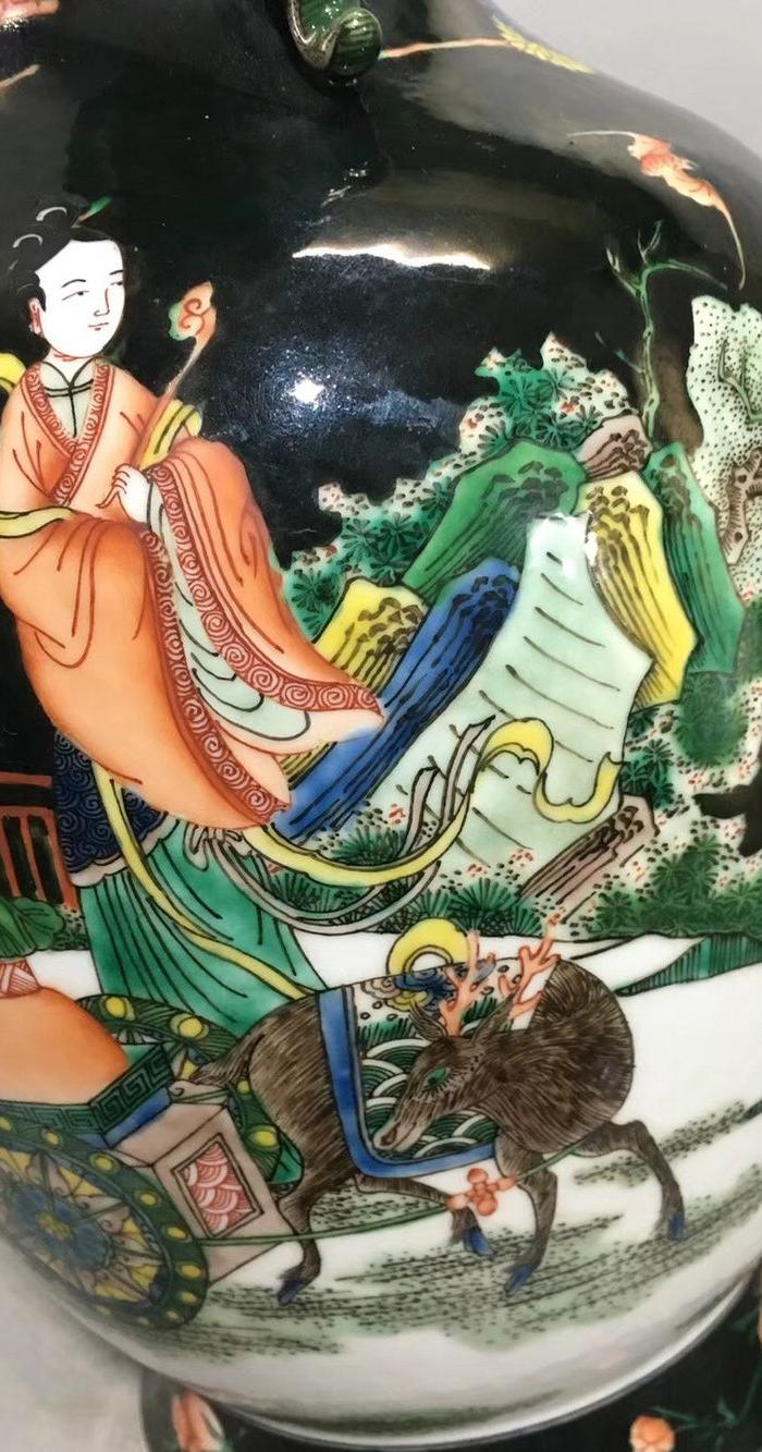 康熙墨地五彩人物双耳瓶