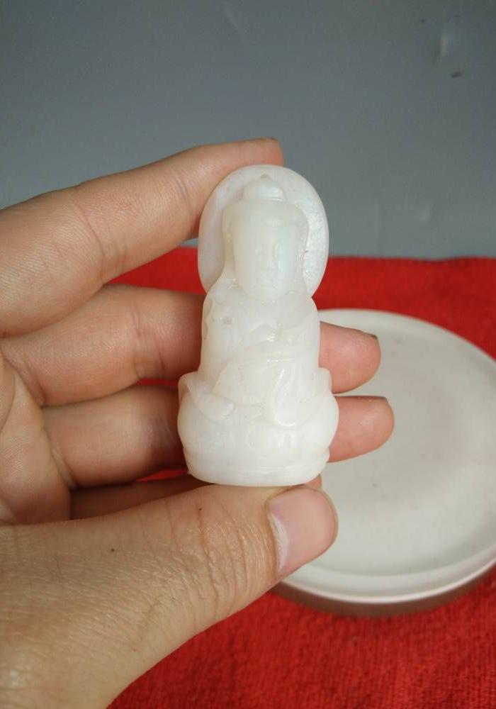 少见的战汉老和田玉观音挂件