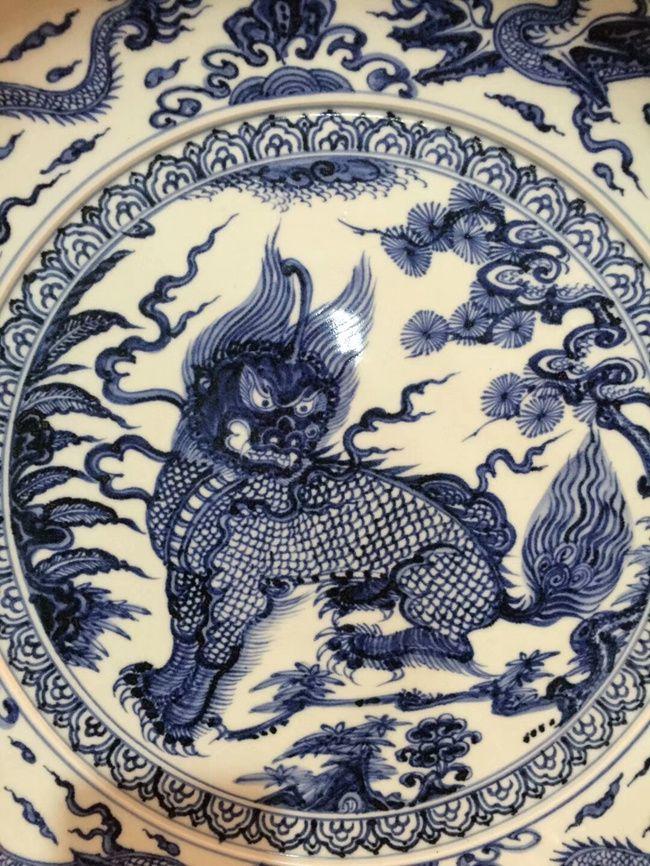 青花麒麟纹大盘