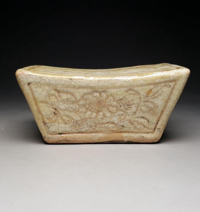 元磁州窑印花脉枕