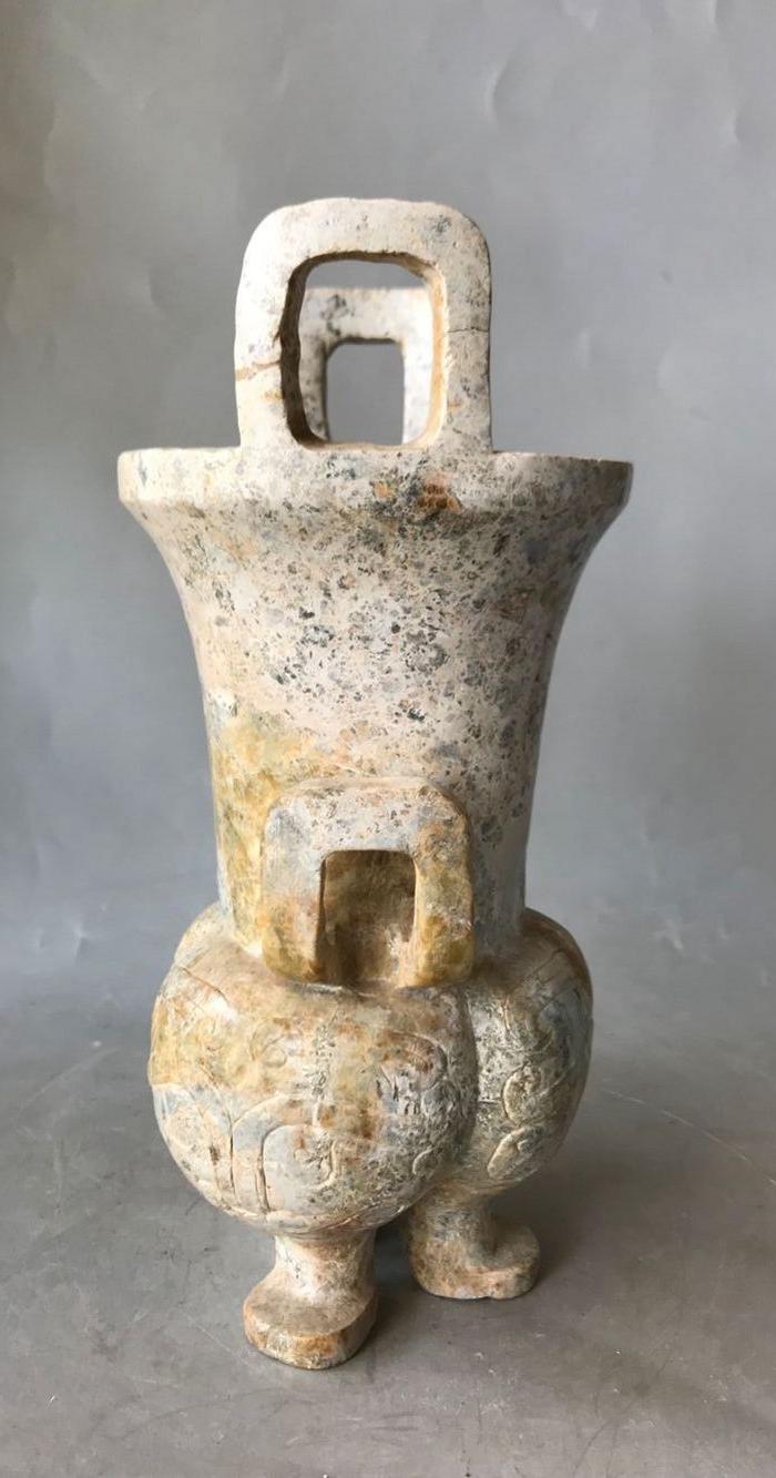 年代:商周 玉料及产地:和田山料 表现形式:摆件 品相:有瑕疵