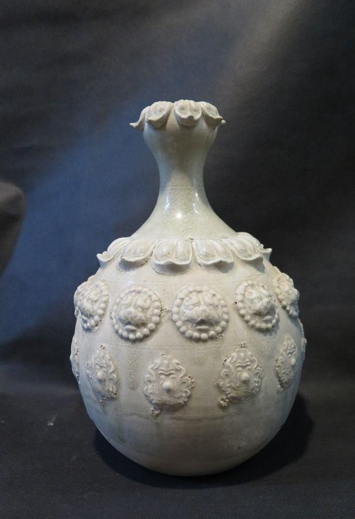 相州窑乳钉纹蒜头瓶