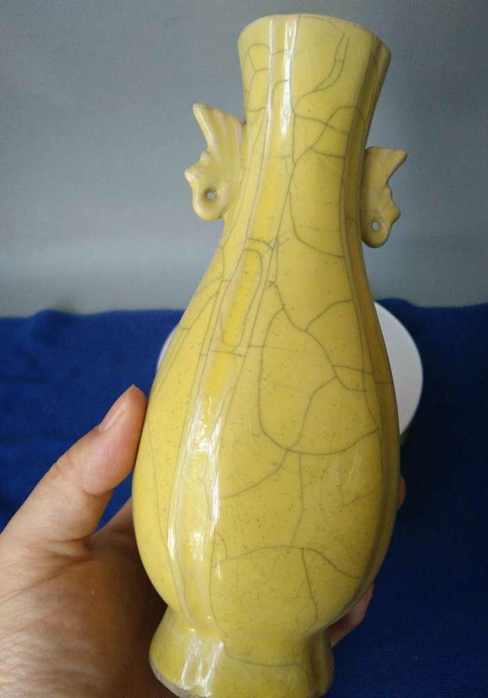 少见的官窑柴窑黄釉瓷瓶