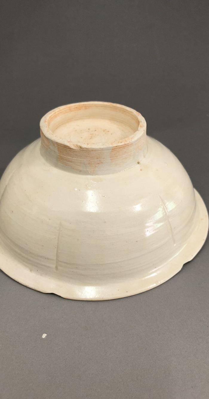 南宋 建宁窑高足花口碗