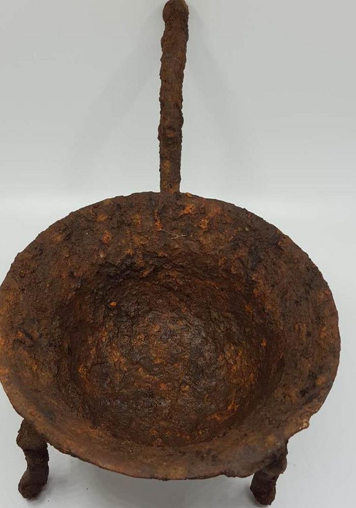 *铁龙首兽脚三足炉